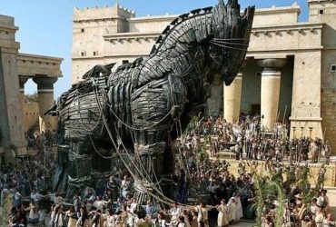 أسطورة يونانية قديمة.. ما هو حصان طروادة؟
