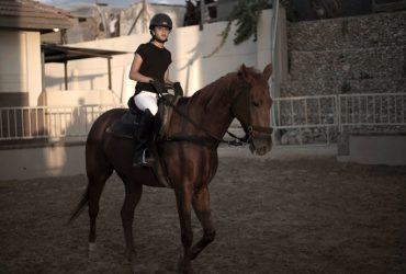 كيف تركب حصانك دون سرج؟