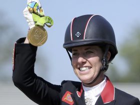 الفارسة تشارلوت دوغاردان تعاقب بالإيقاف