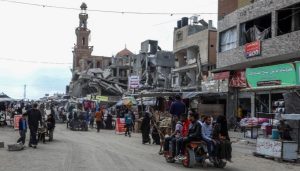 أصبحت العربات التي تجرها الخيول والحمير هي الوسيلة الوحيدة الماثلة أمام الناس في غزة.