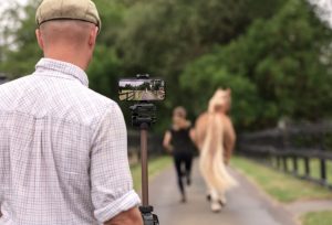 يختلف موقع وضع المستشعرات حسب الهدف منها. فبعضها يثبت على منطقة الصدر أو الحزام، وبعضها يوضع تحت السرج أو على الذيل.