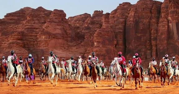سباق قدرة دولي في العلا يمهد لبطولة العالم 2026 - مجلة الفروسية