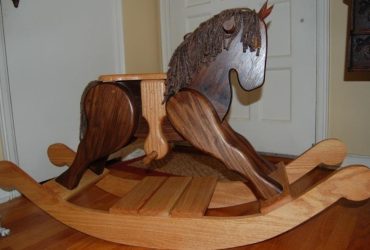 ركوب الخيول الخشبية