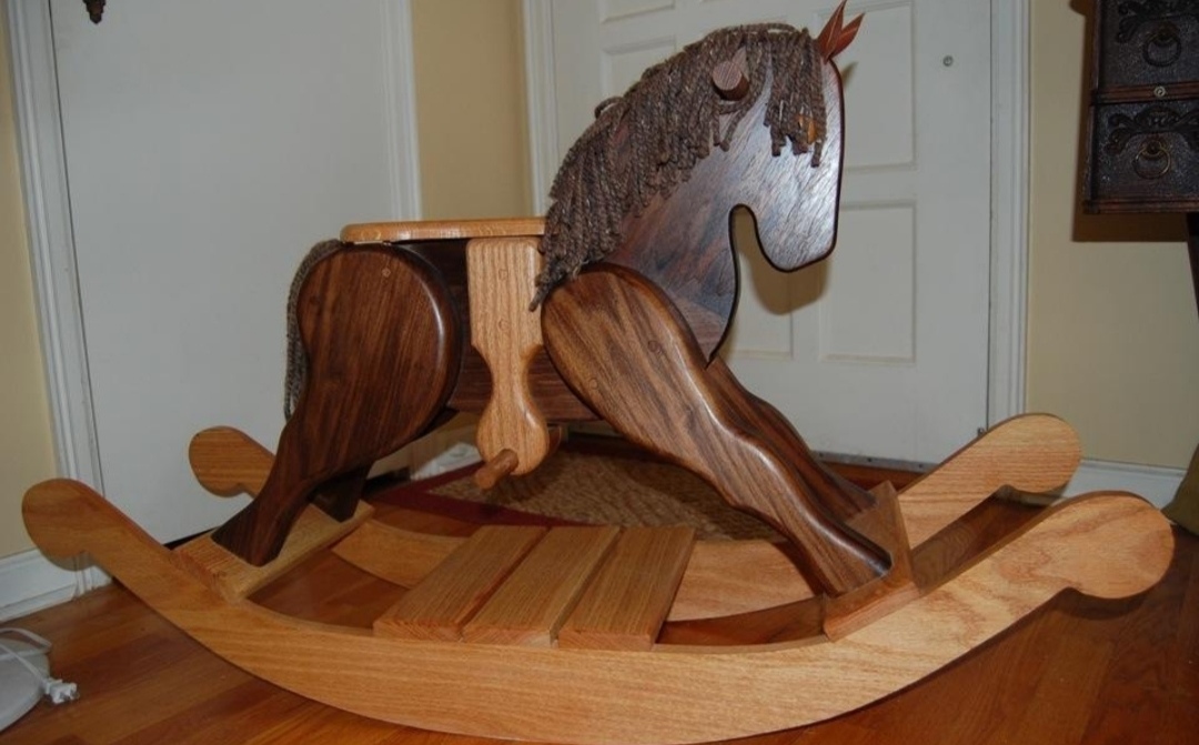 ركوب الخيول الخشبية