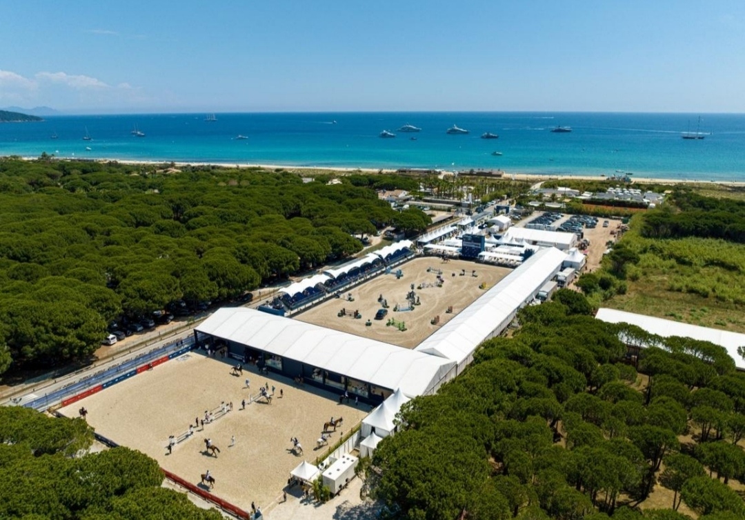 مسابقة دولية لقفز الحواجز بمدينة سان تروبيه الفرنسية