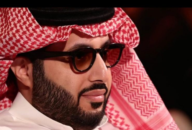 كشف تركي آل الشيخ عن زيارة خاصة أجراها الملاكم المكسيكي ساول كانيلو ألفاريز لمشاهدة الخيول العربية