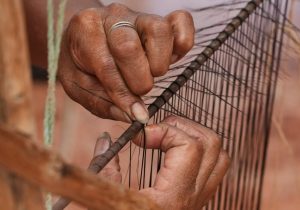 صناعة المناخل من شعر الخيل