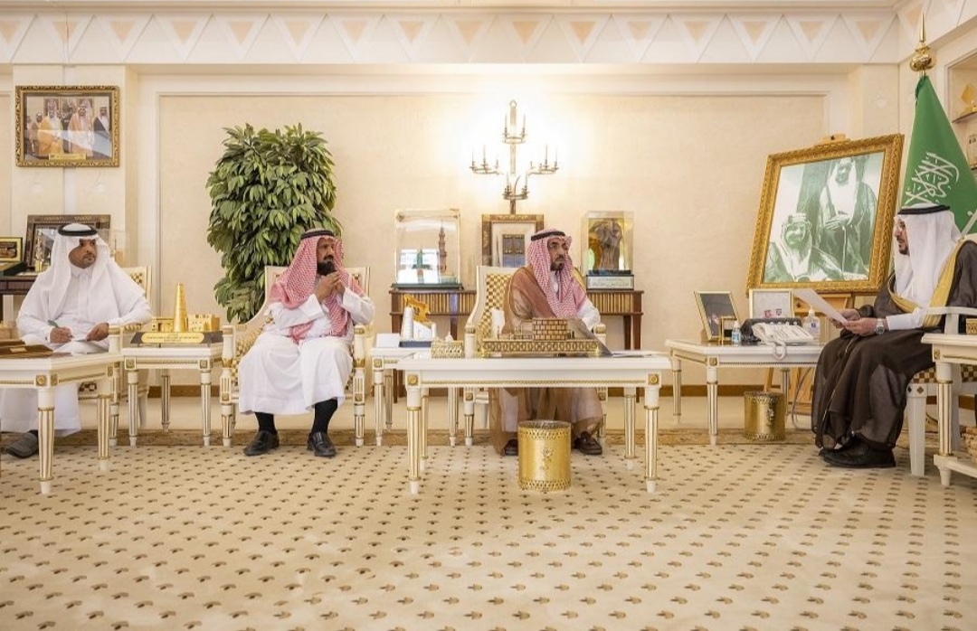 أمير القصيم يتابع تقدم مشروع ميدان «ريمات» للهجن