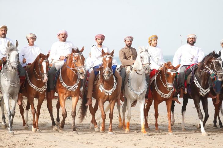 مهرجان الأصايل في جعلان يحتفي بعراقة الفروسية العُمانية