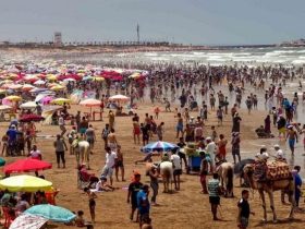 تجدد الجدل في شاطئ "لؤلؤة تاماريس" قرب سيدي رحال المغربية