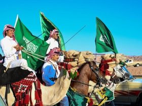 حقل تحتفي باليوم الوطني بمسيرات الخيل والهجن