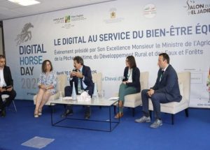 يتيح التطبيق الوصول إلى معلومات الخيول ومتابعة أدائها