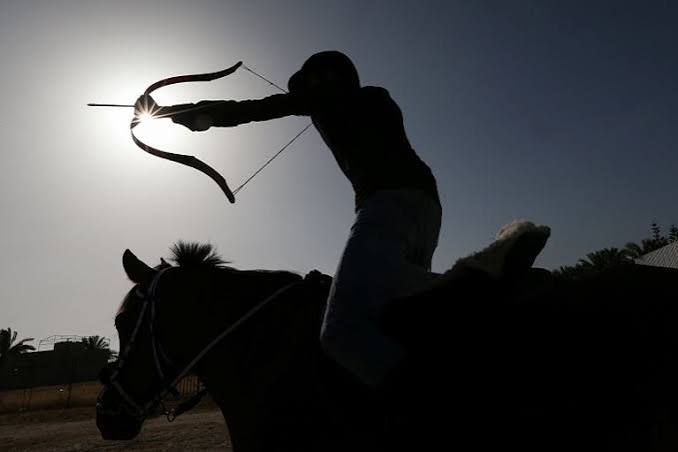من السرج إلى الهدف.. دليلك لتعلّم الرماية على ظهور الخيل